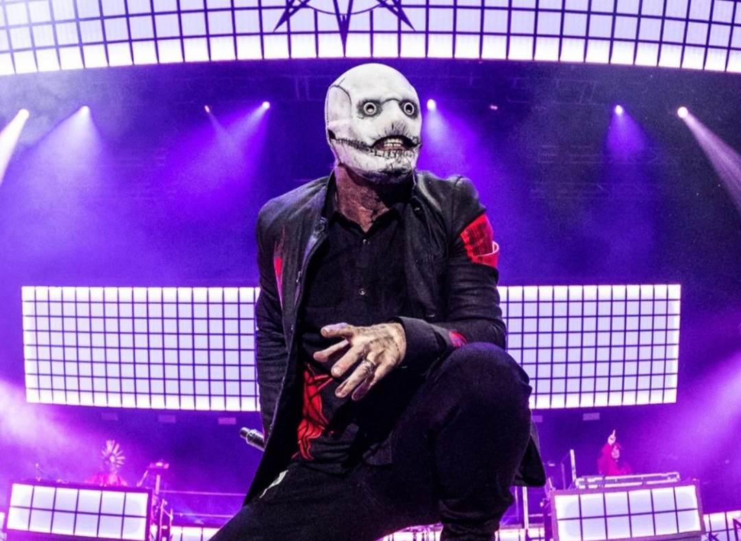Corey wearing a bra on his head at the Machaca Festival in Mexico :  r/Slipknot