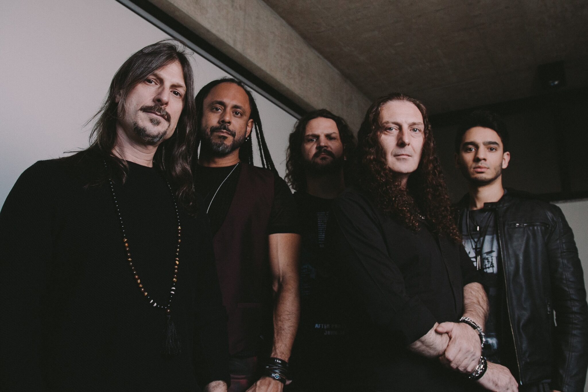 ANGRA: Progressive Power Metal Icons Present Music Video For “Vida