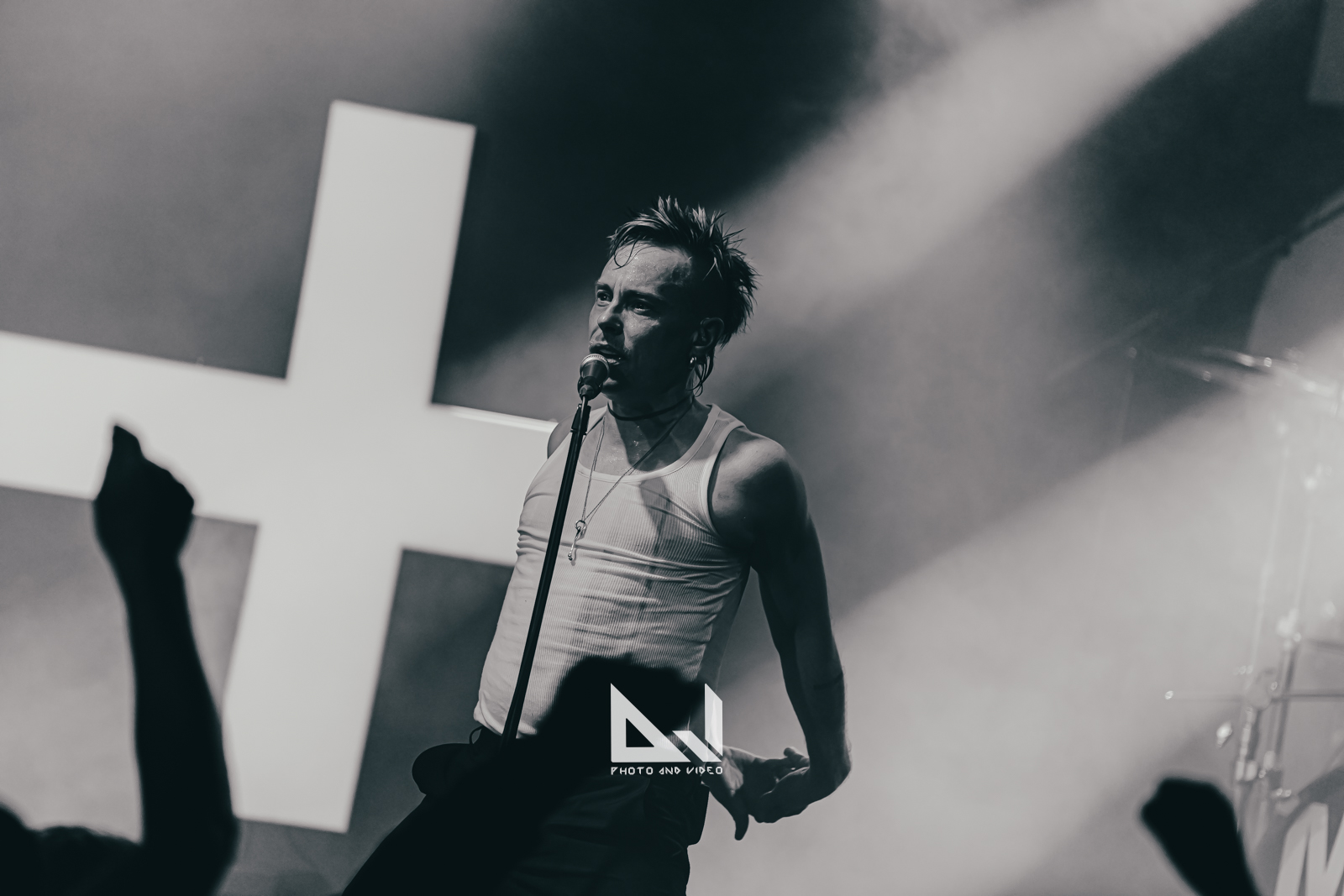 Moon Shot release new single & music video “No Walls”