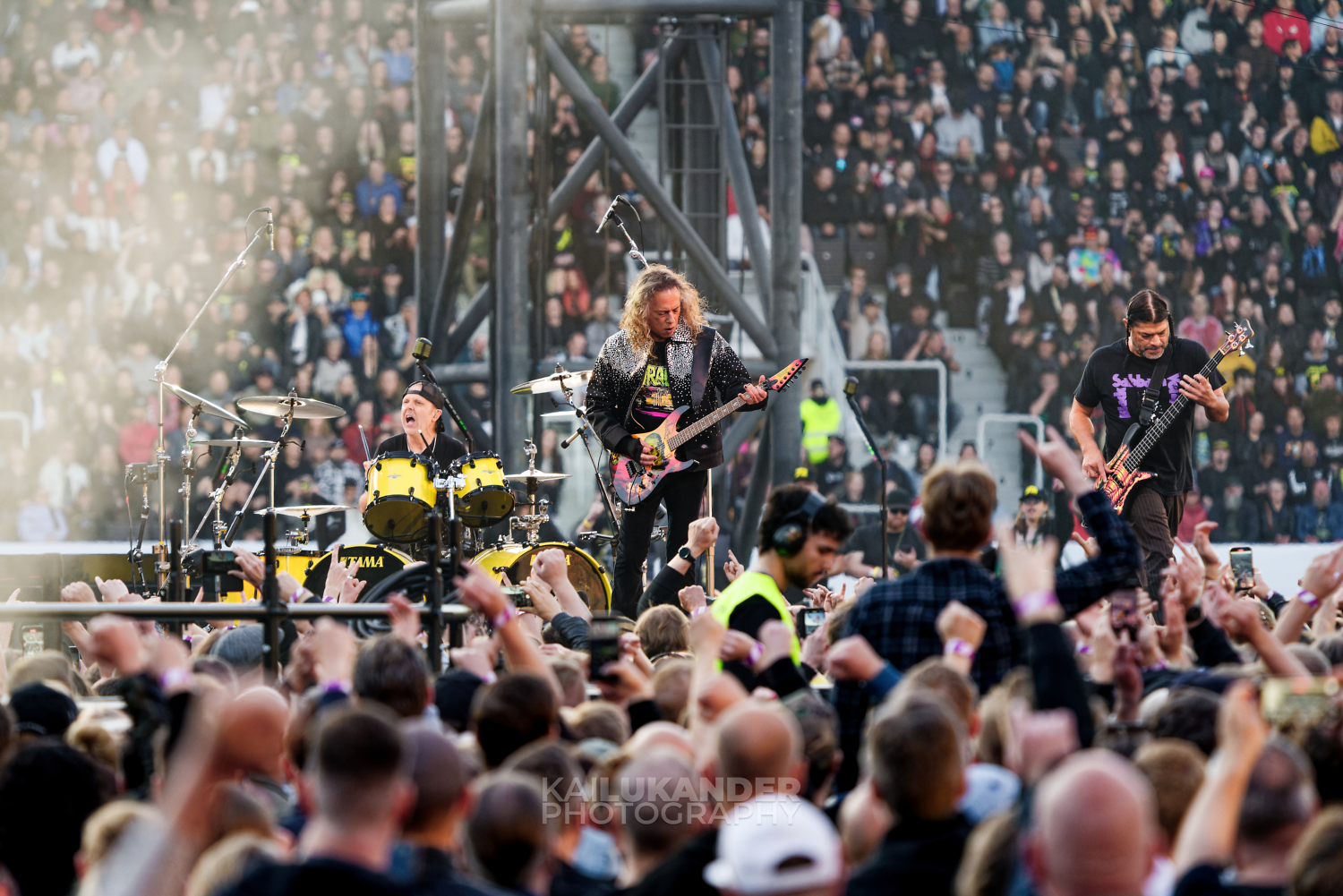 Οι Metallica μοιράζονται δύο επίσημα live βίντεο από την εκπομπή τους στην Ελλάδα