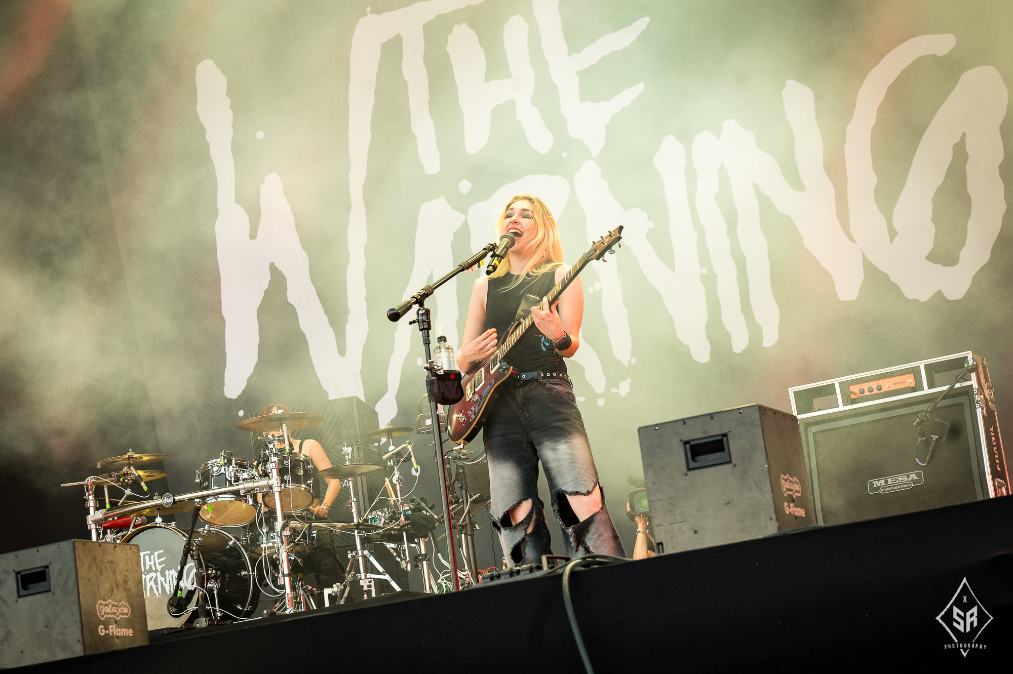 The Warning and Carín León release “Love To Be Loved (Performance Video)”