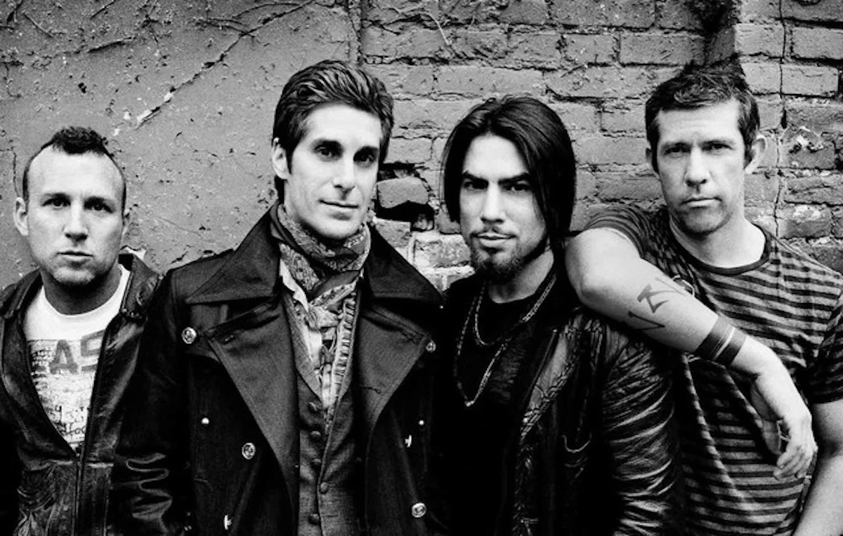 Jane's Addiction cancel all shows and announce a hiatus