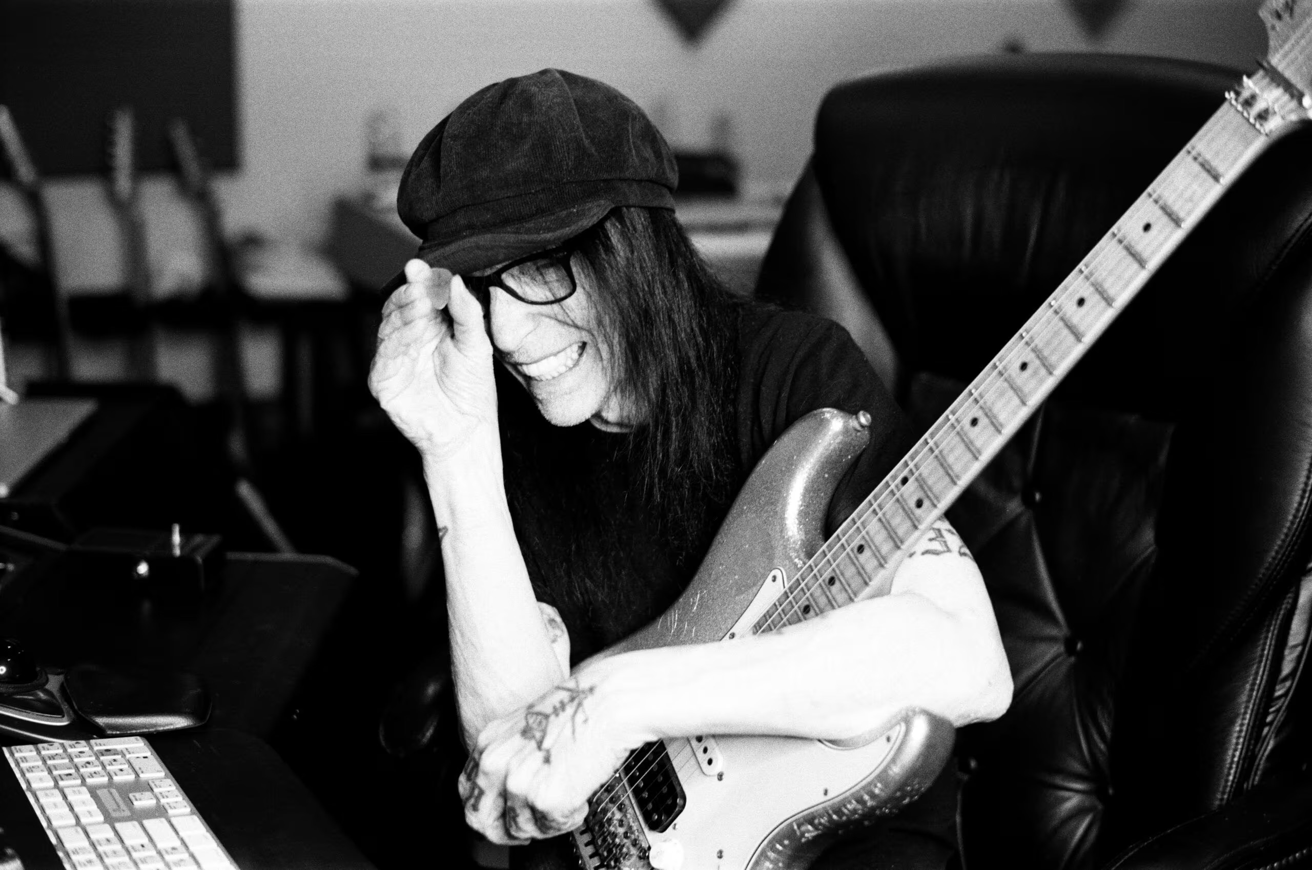 Mick Mars (formerly of Mötley Crüe) shares details of his next solo ...