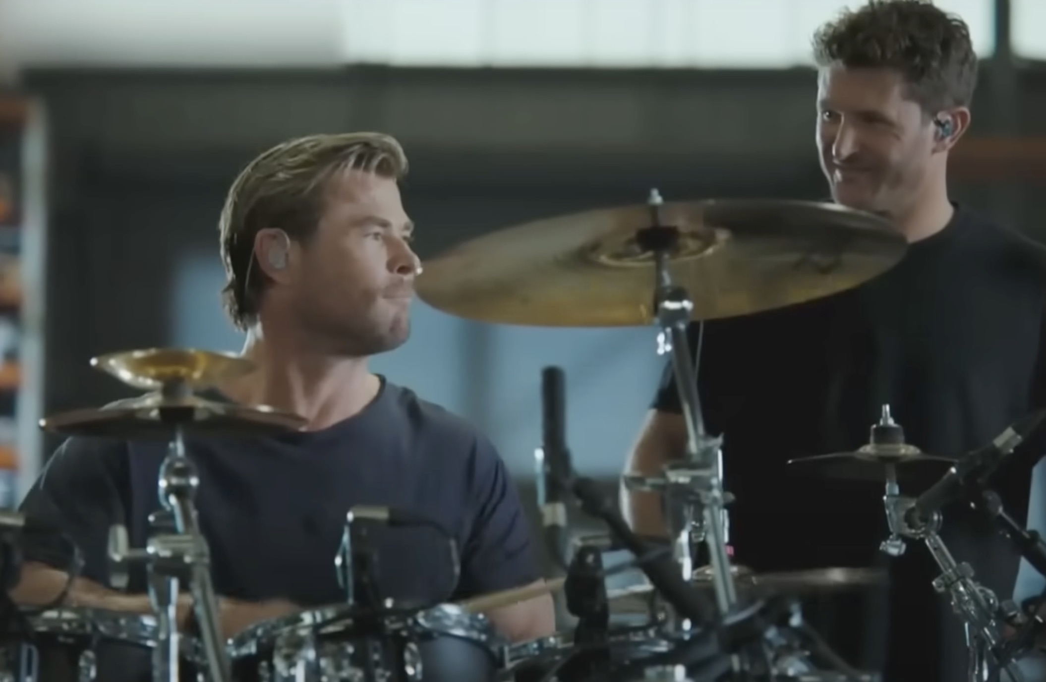 Dynamic Watch Avengers Megastar Chris Hemsworth's Shambolic Attempt To Play Drums With Parkway Drive Earlier This Year Wallpaper Art Dynamic Watch Avengers Megastar Chris Hemsworth's Shambolic Attempt To Play Drums With Parkway Drive Earlier This Year Wallpaper Art