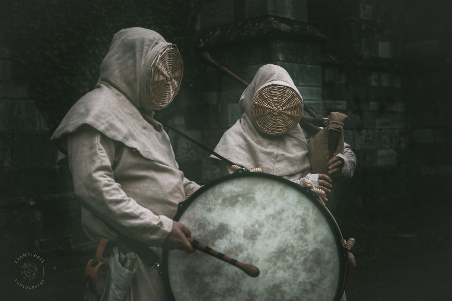 “Music once belonged to something deeper than entertainment” – interview with dark folk duo Tabernis