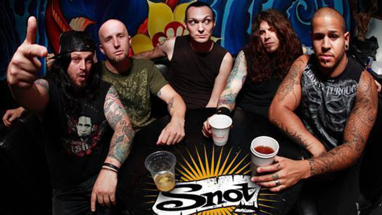 Andy Knapp of Snot gets injured during a show in the UK, still performs at Download Festival
