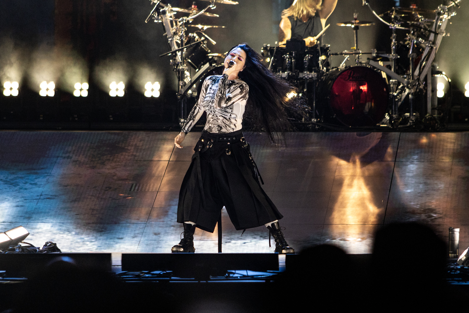 Evanescence perform "End of You" with Poppy - video footage available